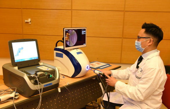 Dr Wayne Lam, Clinical Assistant Professor, Division of Urology, Department of Surgery, HKUMed, demonstrates the surgical procedures of Water Vapour Thermal Therapy for Benign Prostatic Hyperplasia.