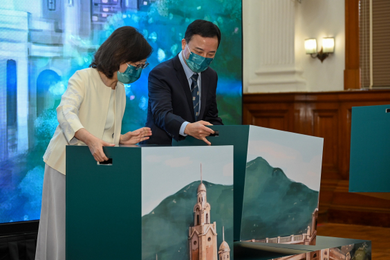 Ms Bernadette Linn, Secretary for Development; and Professor Xiang Zhang, President and Vice-Chancellor of HKU officiate at the Launch Ceremony.