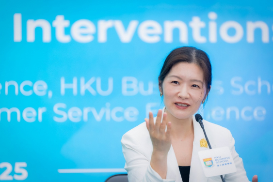 港大經管學院副院長及行為與決策科學研究所總監萬雯教授致辭