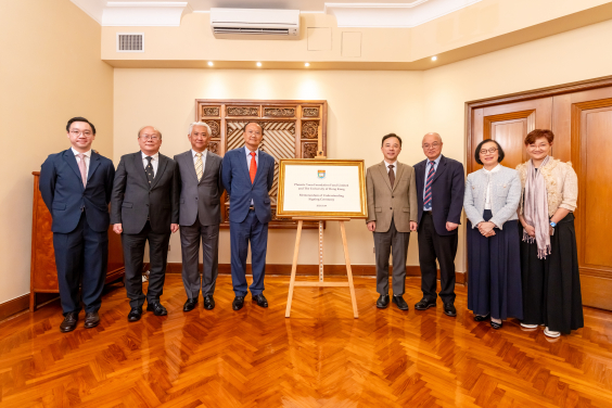 (From left) Mr Chris Pang, Mr Simon Ho, Dr Joseph Yuen, Representatives of the Phoenix Yuen Foundation Fund Limited; Dr Peter Yuen, Founder of the Phoenix Yuen Foundation Fund Limited; Professor Xiang Zhang, President and Vice-Chancellor of HKU, Professor Yang Wang, Vice-President and Pro-Vice-Chancellor (Institutional Advancement) of HKU; Professor Sophia Chan, Master of Residential College One of HKU and Ms May Wong, Associate Director (Development), Development & Alumni Affairs Office of HKU. 