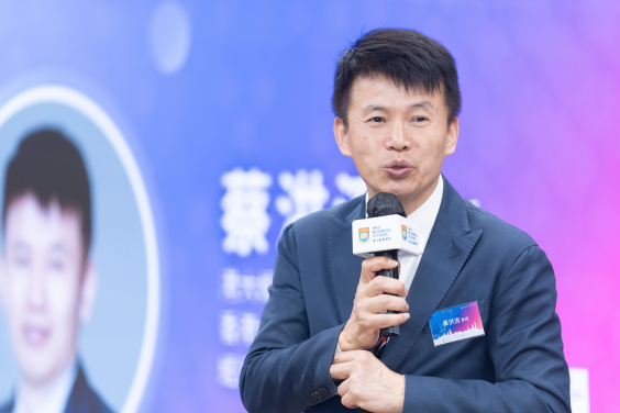 Professor Hongbin CAI, Dean and Chair of Economics, Director of the Institute of China Economy (ICE) of HKU Business School, delivers the welcoming remarks.