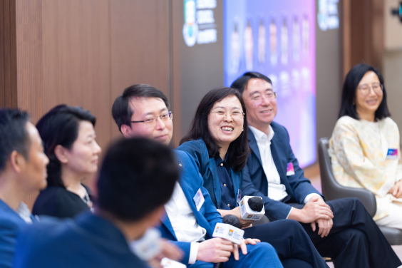  (From left) Professor Hongbin CAI, Dean and Chair of Economics, Director of ICE of HKU Business; Dr. Jun CHEN, Chairman and CEO, Shenzhen Haiyuan Venture Investment Co., Ltd; Dr. Yifan HU, Managing Director, Global Wealth Management, Regional Chief Inve