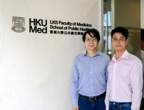 A research team from HKUMed develops an AI detection system capable of analysing the genomes of influenza A viruses to accurately predict their potential risk of transmitting among mammals. The research is led by Professor Tommy Lam Tsan-yuk (left).
 